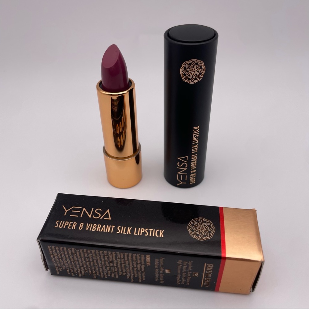 YENSA BEAUTY Super 8 Vibrant Silk Lipstick (Brand New!) 💘